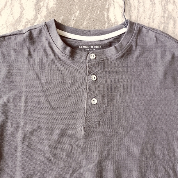 Kenneth Cole Men's Short Sleeve Henley T-shirt New Size Medium - Picture 1 of 2